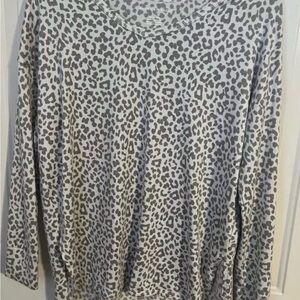 GUC American Eagle Gray Animal Print Long Sleeve Top fits up to 12